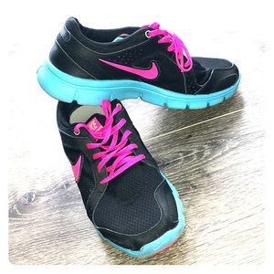Nike women’s sneakers